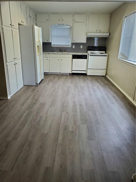 1065 Linde Ave - Photo 1