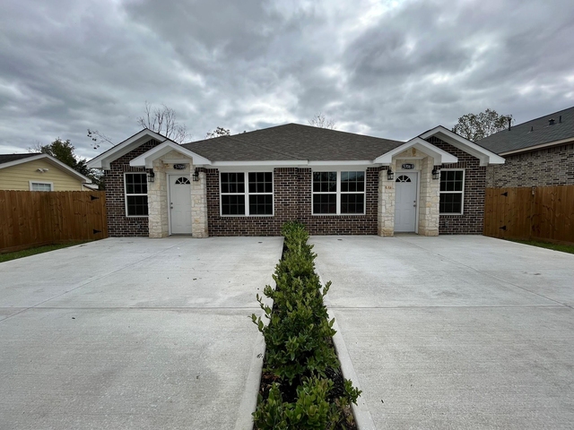 5706 Howell Street - Photo 1