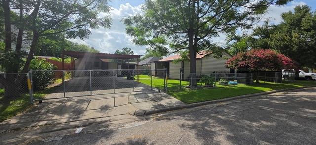 2110 5th Street - Photo 1