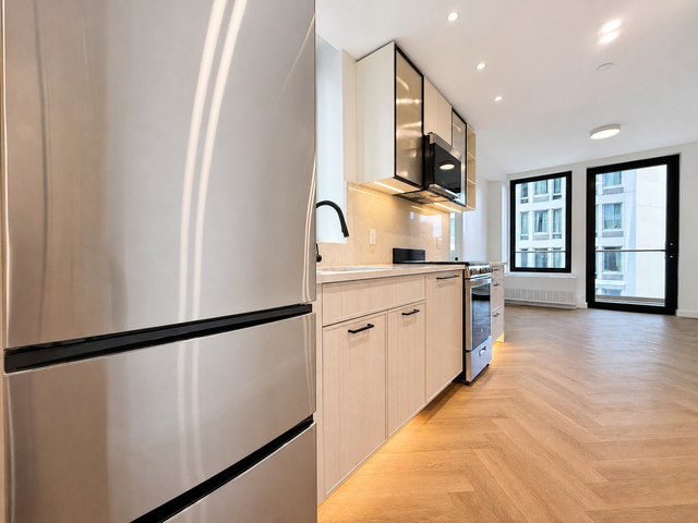 104 Fleet Pl - Photo 1