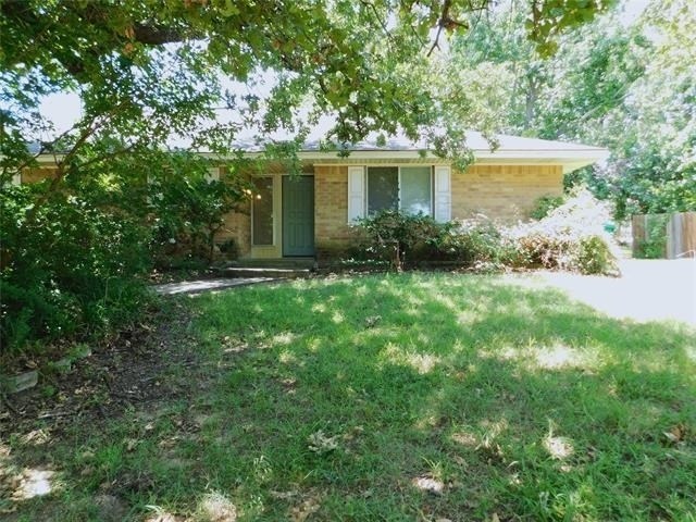 2204 Canterbury Court - Photo 1