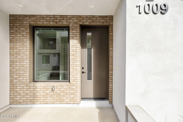 406 W 7th Street - Photo 1