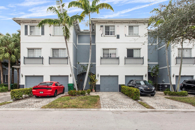 1425 Nw 36th Way - Photo 1