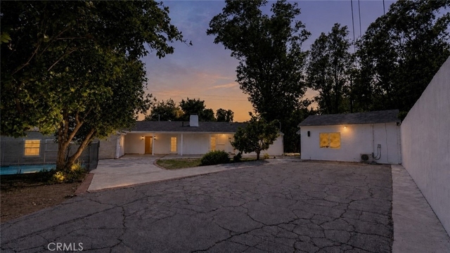 4711 Tyrone - Photo 1