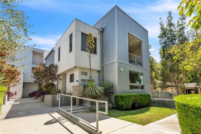 532 W Elk Avenue - Photo 1