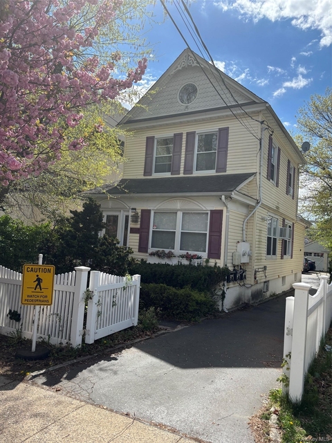 40 South Bayles Avenue - Photo 1