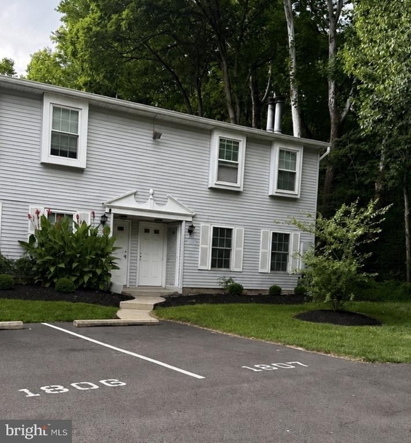 1806 Huntingdon Mews - Photo 1
