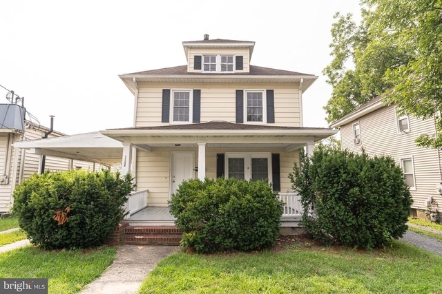 1109 N Division Street - Photo 1