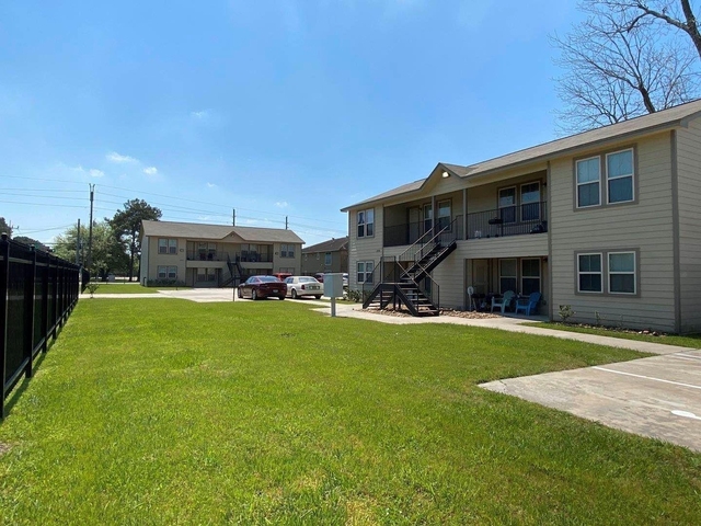 2512 S Houston Avenue - Photo 1