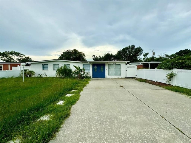 6816 W Burke Street - Photo 1