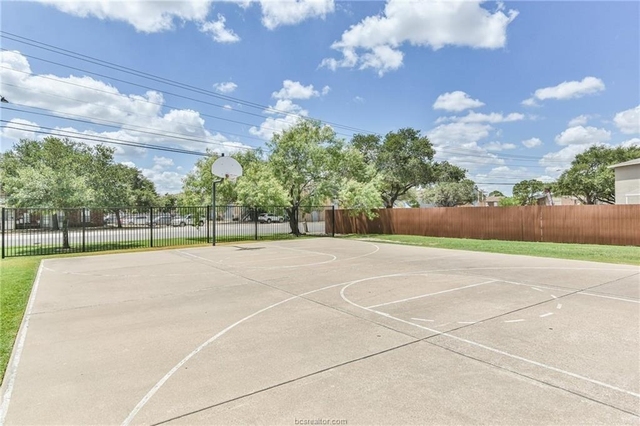 529 Southwest Parkway Parkway - Photo 1