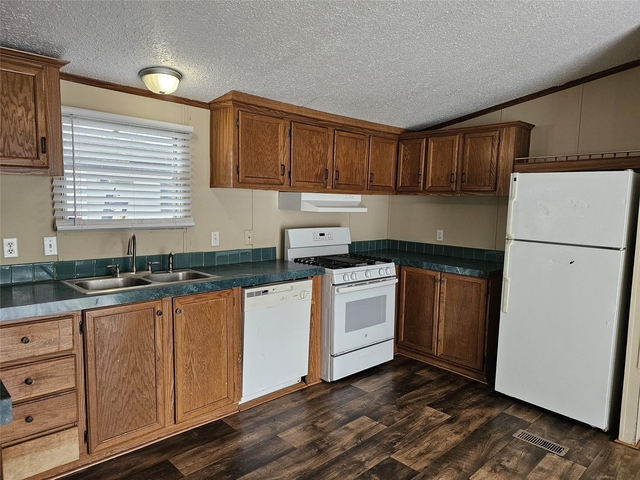 827 Gregs Way - Photo 1