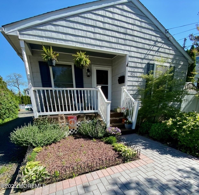 906 16th Avenue - Photo 1