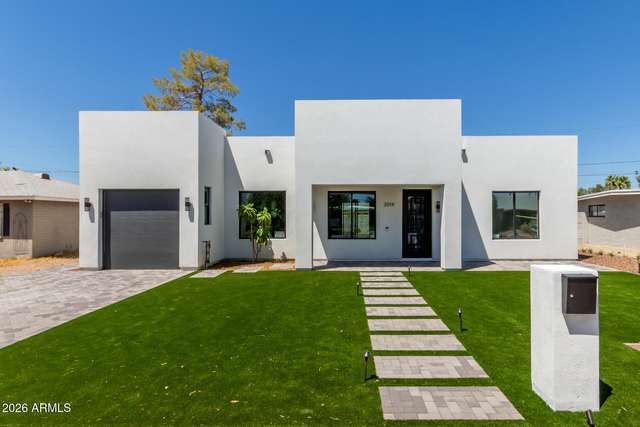 3014 E Avalon Drive - Photo 1