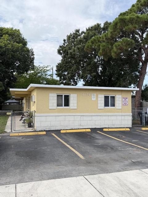 1124 Nw 2nd Street - Photo 1