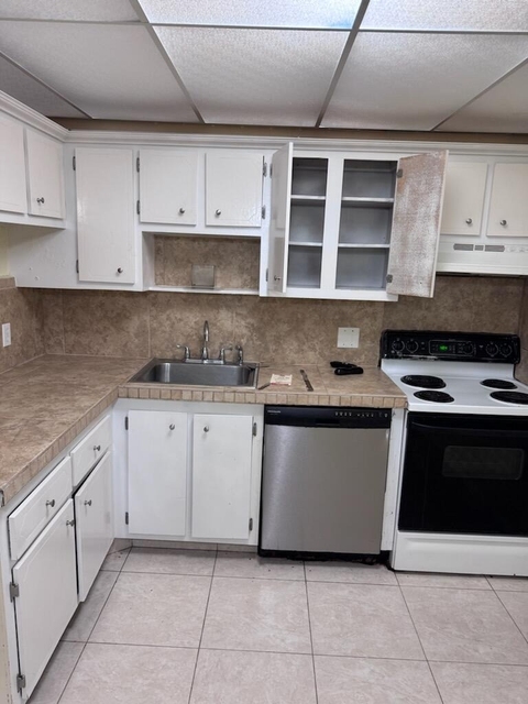 1010 Country Club Drive - Photo 1