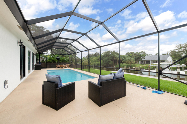 314 Ne Surfside Avenue - Photo 1