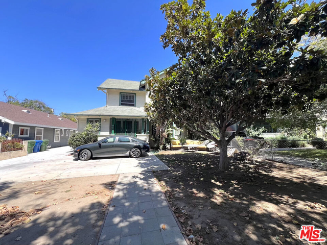 1828 S Gramercy Place - Photo 1