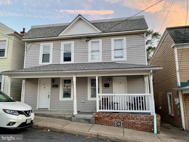 221 Baker Street - Photo 1