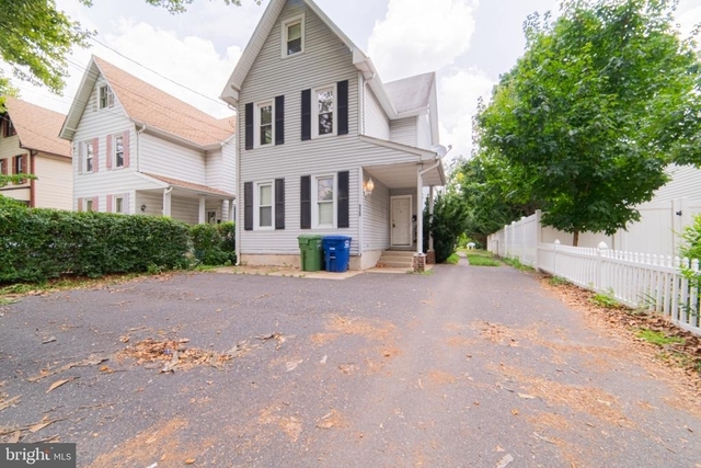 920 Cinnaminson Avenue - Photo 1