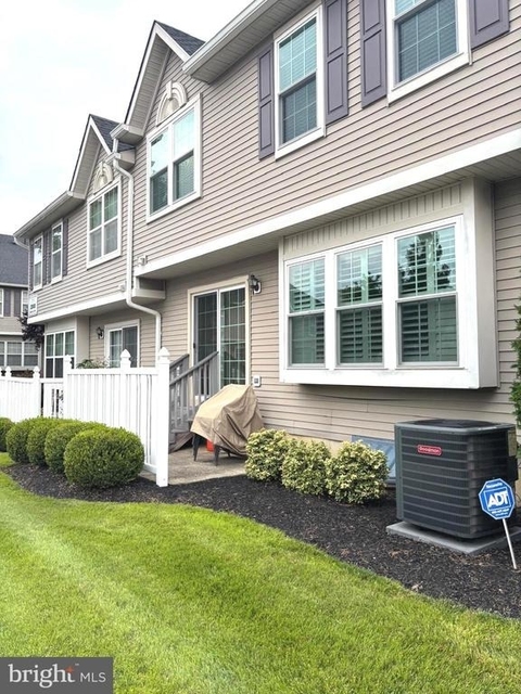 2802 Gramercy Way - Photo 1