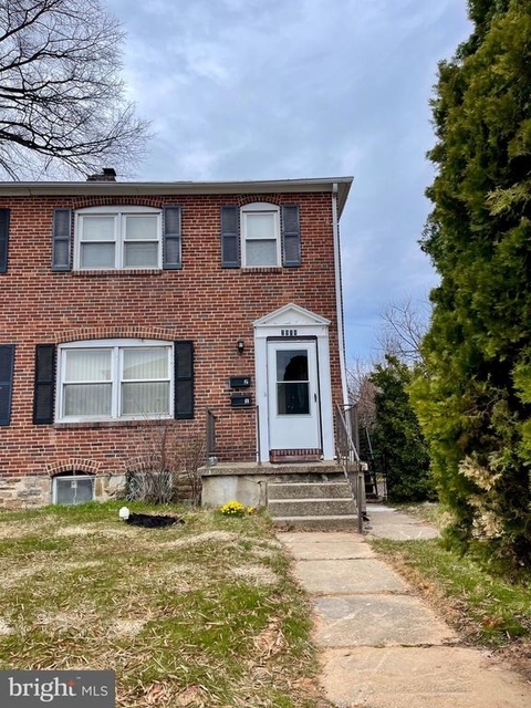 2914 Clearview Avenue - Photo 1