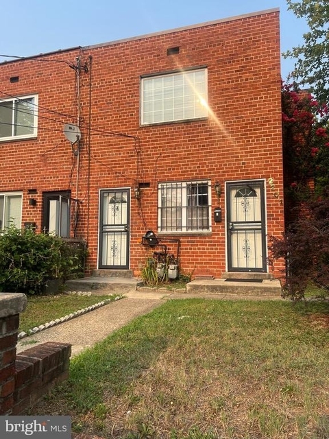 2201 14th Street Ne - Photo 1