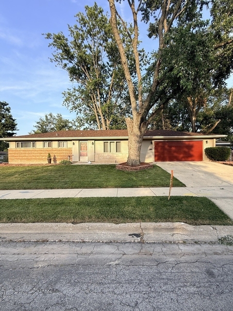 471 Tomahawk Street - Photo 1