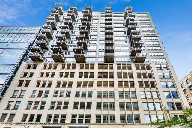 565 W Quincy Street - Photo 1