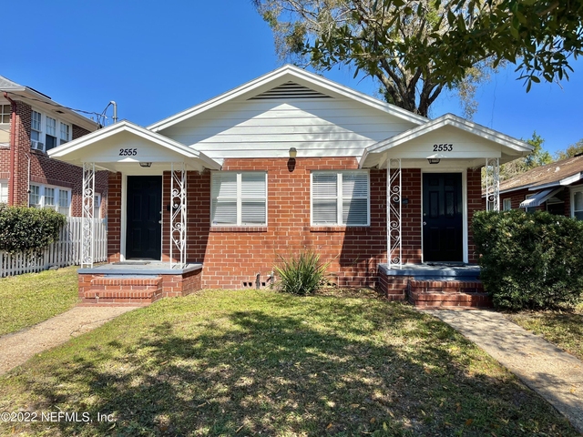 2555 Myra Street - Photo 1