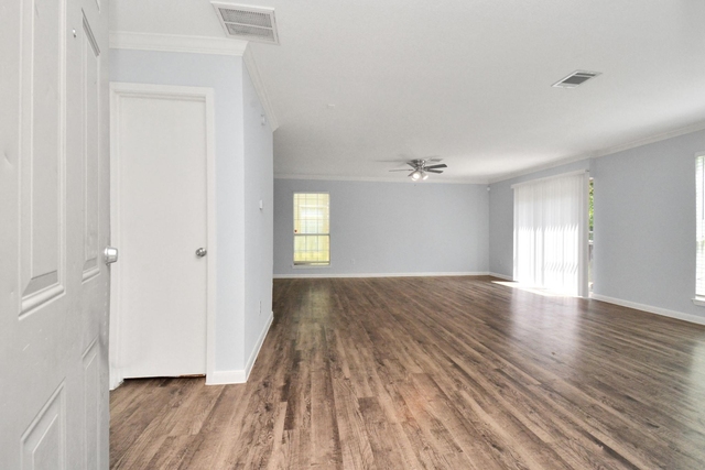 1908 Avenue B - Photo 1