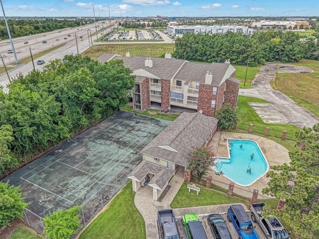 2501 Gulf Freeway - Photo 1