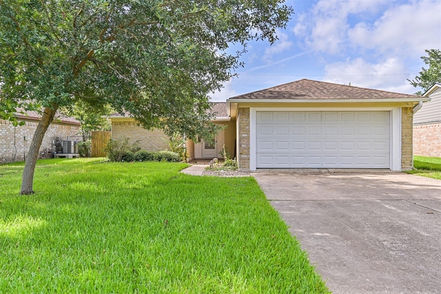 1113 N Heron Drive - Photo 1