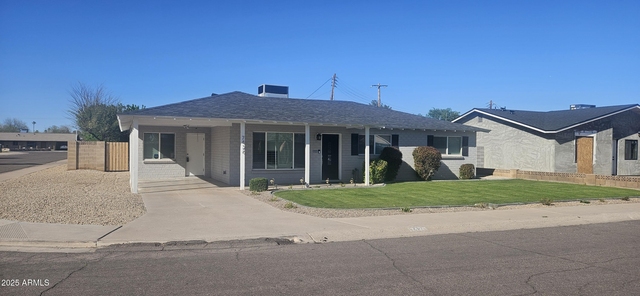 7426 E Holly Street - Photo 1
