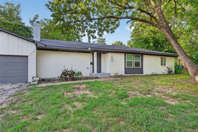 209 W 9th Street - Photo 1