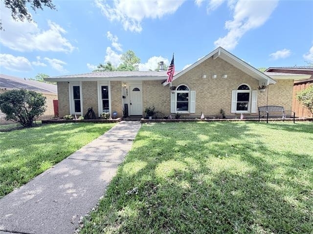 407 Ivy Way - Photo 1