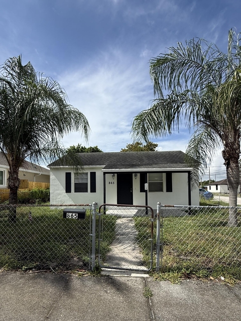 865 W 3rd Street - Photo 1