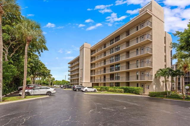 21 Royal Palm Way - Photo 1