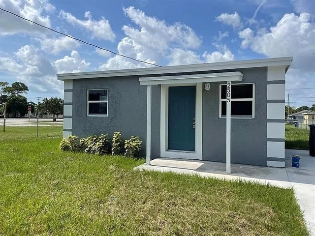 2505 Avenue L - Photo 1