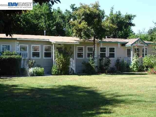 663 Rose Ave - Photo 1