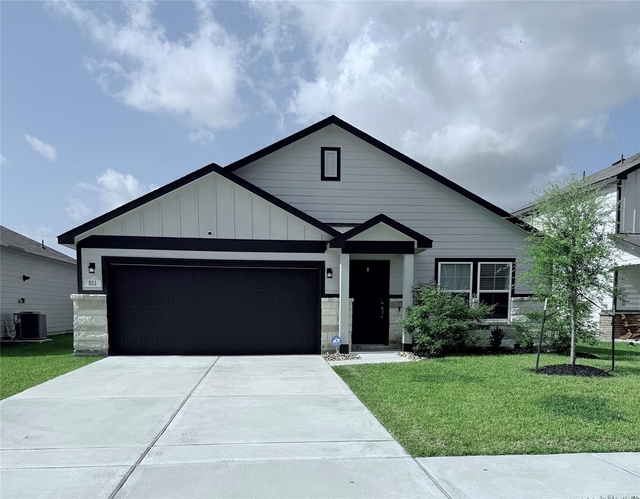 811 Brookside Drive - Photo 1