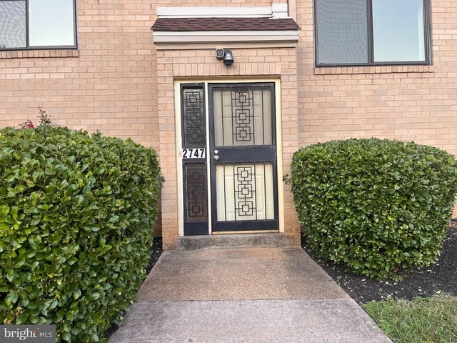2747 31st Place Ne - Photo 1