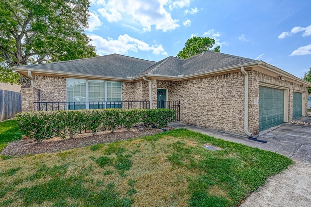 717 Cedarwood - Photo 1