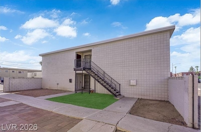 2908 Poplar Avenue - Photo 1
