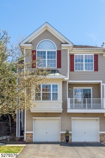 102 Lakeview Ct - Photo 1