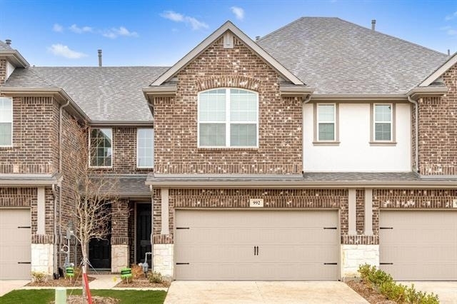 992 Emil Place - Photo 1