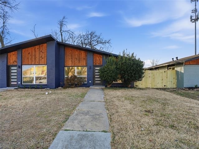 1721 R Avenue - Photo 1
