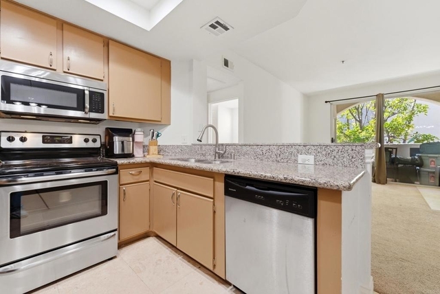 680 Camino De La Reina - Photo 1