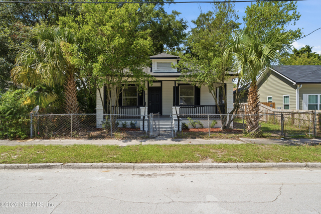 1123 E 14th Street - Photo 1