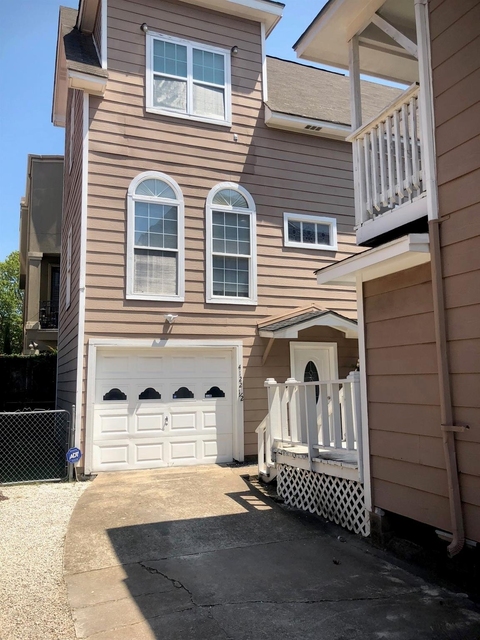 4122 Drake Street - Photo 1